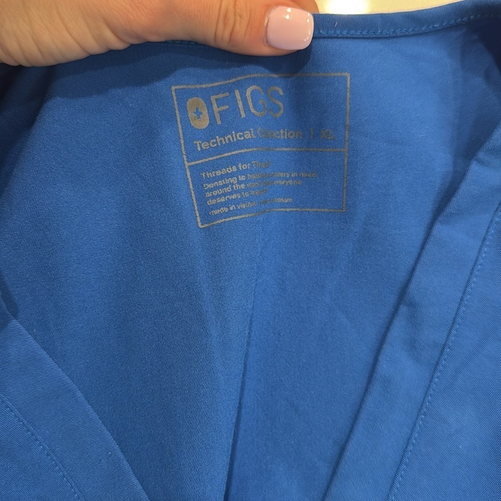 Figs Casma Three-Pocket Scrub Top™ i7 - Picture 3 of 10